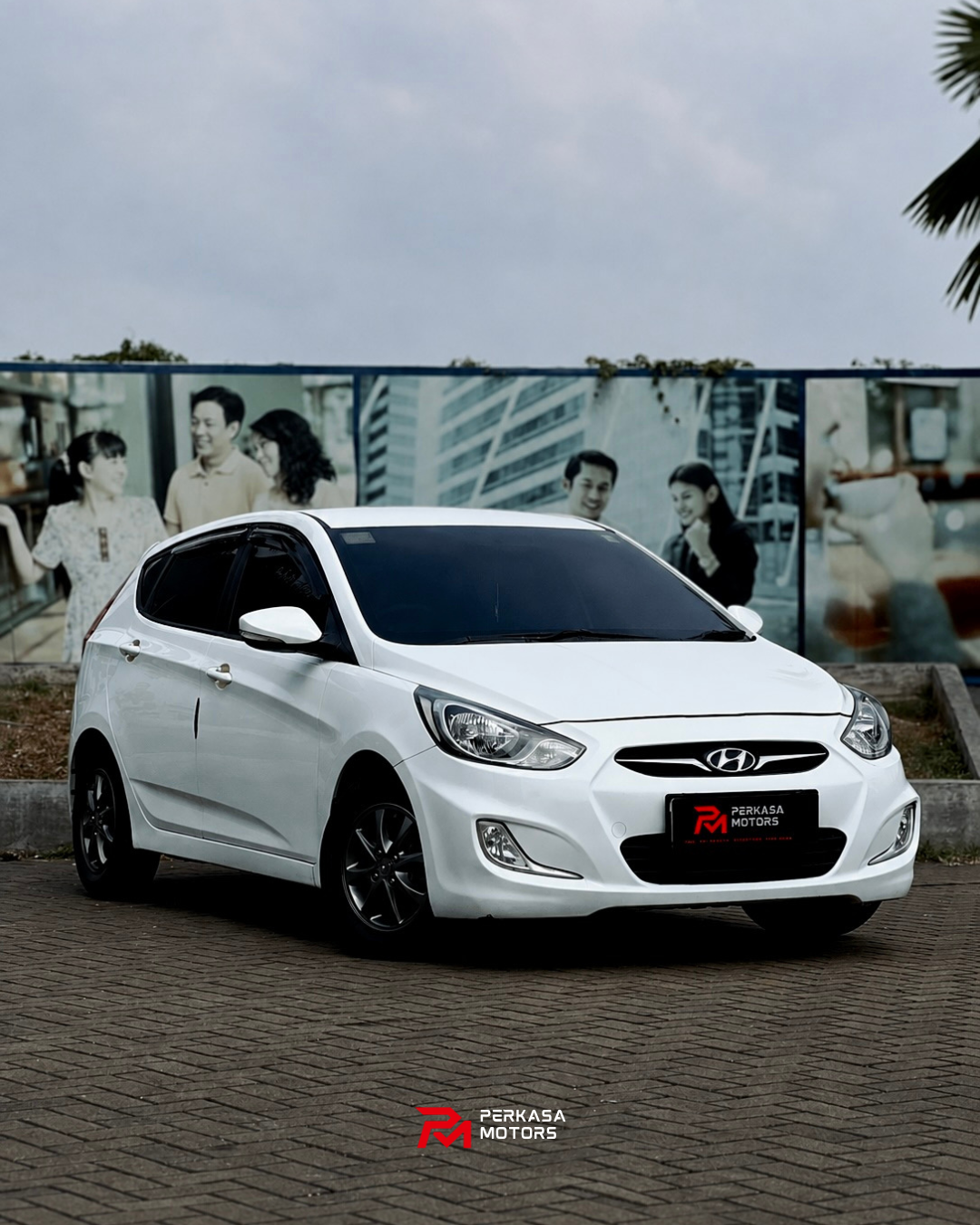 HYUNDAI GRAND AVEGA HATCHBACK 2013 — foto 2